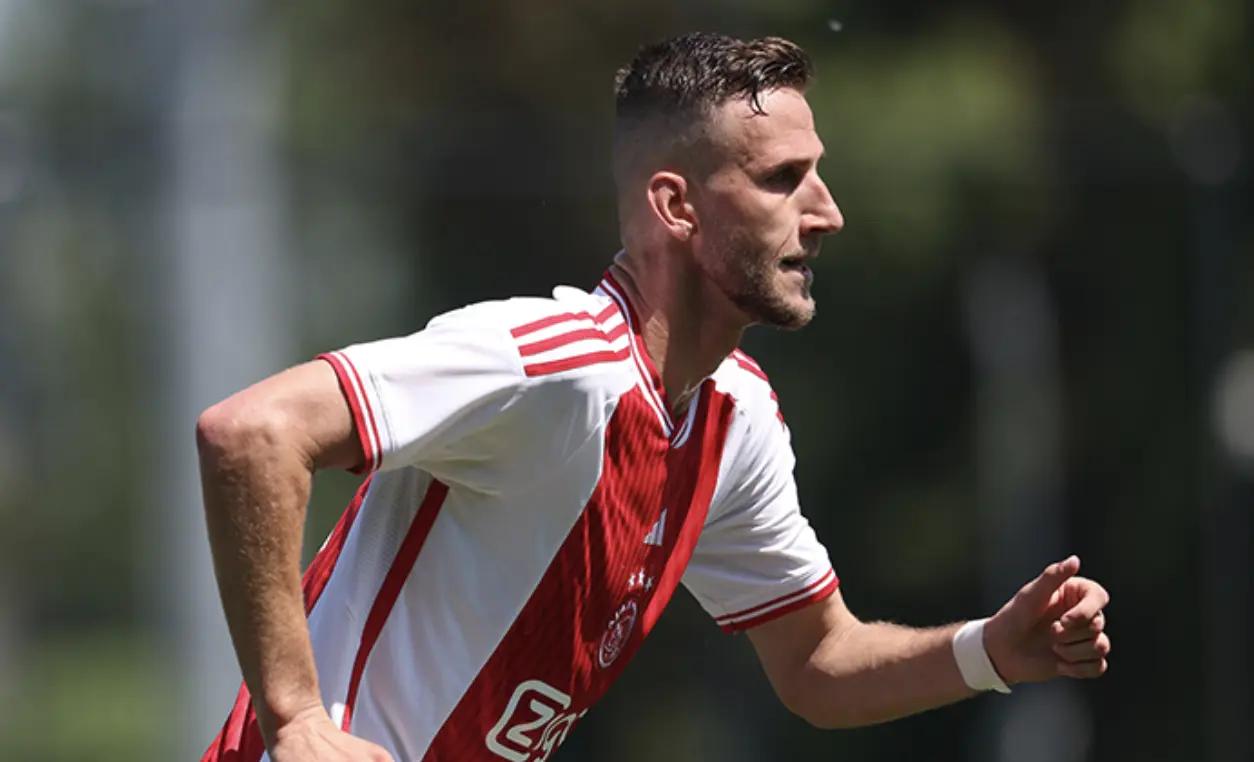Branco van den Boomen : “Je préfère rester à l’Ajax”