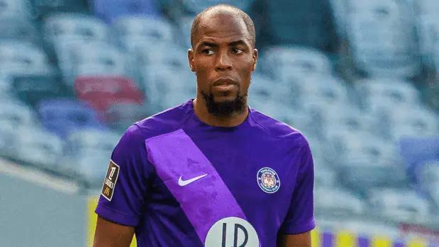 PHOTOS - Djibril Sidibé : son premier match avec le TFC, le Stadium l'acclame